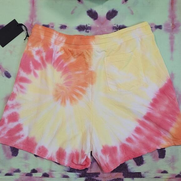 NWT Jane and Delancey Red, Orange, Yellow Tie-Dye Shorts SZ Large - Picture 2 of 4